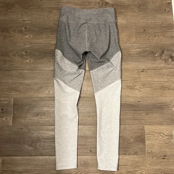 Outdoor Voices Springs 7/8 Leggings Gray Colorblock Yoga Active Size S $78 MSRP - Picture 6 of 7